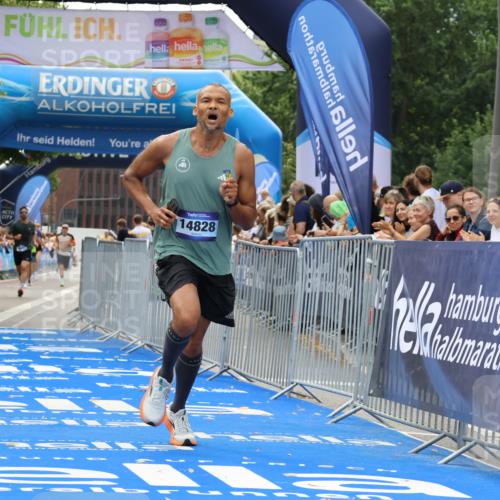 29.06.2025 - hella hamburg halbmarathon Strokosch-Dieckow http://msf.ph/oto/8373058 29.06.2025 10:27:03 Ziel 9079, 12641, 12992, 13780, 13956, 14828, 15671, 19050 meine-sportfotos.de