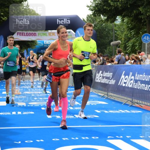 29.06.2025 - hella hamburg halbmarathon Strokosch-Dieckow http://msf.ph/oto/8373063 29.06.2025 10:49:07 Ziel 2013, 4832, 4847, 4890, 6389, 7297, 8112, 8302, 8821, 10184, 13614, 15523, 16369, 16414, 16627, 16731, 17173, 17632, 18598, 18842 meine-sportfotos.de