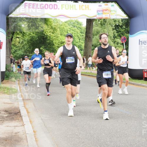 29.06.2025 - hella hamburg halbmarathon MichiJ http://msf.ph/oto/8373070 29.06.2025 10:44:56 Zwischen KM18-KM19 2282, 2806, 2840, 2907, 3251, 5341, 6104, 7856, 10020, 13287, 13664, 13880, 14914, 15145, 16113, 16517, 16910, 17531, 17782 meine-sportfotos.de