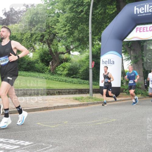 29.06.2025 - hella hamburg halbmarathon KatJ http://msf.ph/oto/8373085 29.06.2025 10:23:55 Zwischen KM18-KM19 1002, 1644, 8395 meine-sportfotos.de
