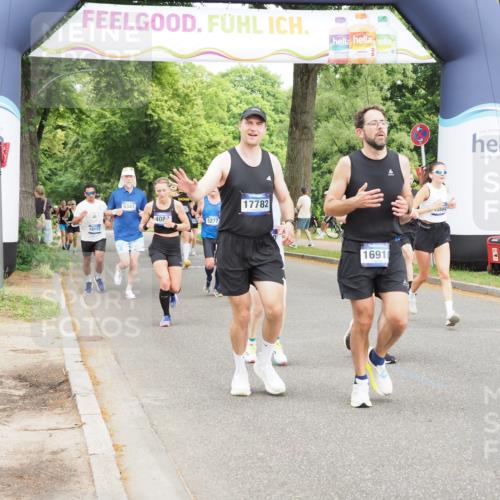 29.06.2025 - hella hamburg halbmarathon MichiJ http://msf.ph/oto/8373088 29.06.2025 10:44:56 Zwischen KM18-KM19 2282, 2806, 2840, 2907, 3251, 5341, 6104, 7856, 10020, 13287, 13664, 13880, 14914, 15145, 16113, 16517, 16910, 17531, 17782 meine-sportfotos.de