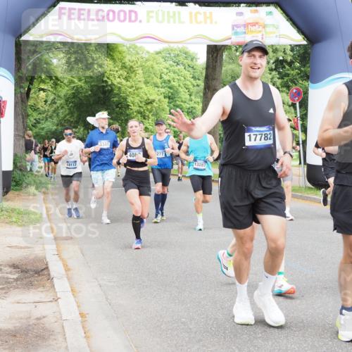 29.06.2025 - hella hamburg halbmarathon MichiJ http://msf.ph/oto/8373142 29.06.2025 10:44:57 Zwischen KM18-KM19 2282, 2806, 2840, 2907, 3251, 4088, 5341, 6104, 7856, 10020, 13287, 13664, 13880, 14914, 15145, 16113, 16517, 16910, 17531, 17782, 18762 meine-sportfotos.de