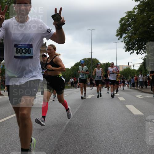 29.06.2025 - hella hamburg halbmarathon Yannick Fuchs http://msf.ph/oto/8373148 29.06.2025 10:53:48 20KM 1019, 1544, 2780, 3169, 3780, 4238, 4379, 4796, 4986, 6327, 6470, 7259, 7824, 8030, 8326, 8481, 8807, 9741, 9985, 10281, 10301, 10488, 11018, 11114, 11158, 11159, 11250, 11757, 12406, 12422, 12446, 12779, 13036, 13706, 14471, 15083, 15525, 15673, 15785, 15914, 16227, 16530, 16754, 16915, 17304, 17860, 18130, 18377, 18624, 18855, 19178 meine-sportfotos.de