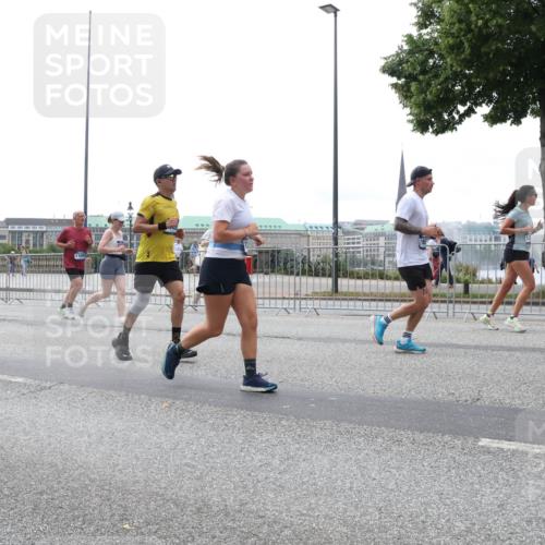 29.06.2025 - hella hamburg halbmarathon Lena Gebhardt http://msf.ph/oto/8373164 29.06.2025 10:49:02 Lombardsbrücke 11000, 11690, 1142, 1167, 1525, 1584, 2160, 2395, 2437, 2438, 2541, 2713, 2716, 2792, 2927, 3070, 3086, 3215, 3232, 3253, 4403, 4525, 4527, 4809, 5010, 5118, 5463, 5479, 5480, 5551, 6015, 6437, 6566, 6979, 6989, 7062, 7203, 7931, 7936, 7947, 7948, 8549, 8719, 8760, 9245, 9341, 9359, 9552, 9787, 10033, 10038, 10081, 10130, 10204, 10366, 10479, 10524, 10654, 10656, 10782, 10785, 11000, 11031, 11192, 11364, 11365, 13814, 13845, 16498, 16499, 16701 meine-sportfotos.de