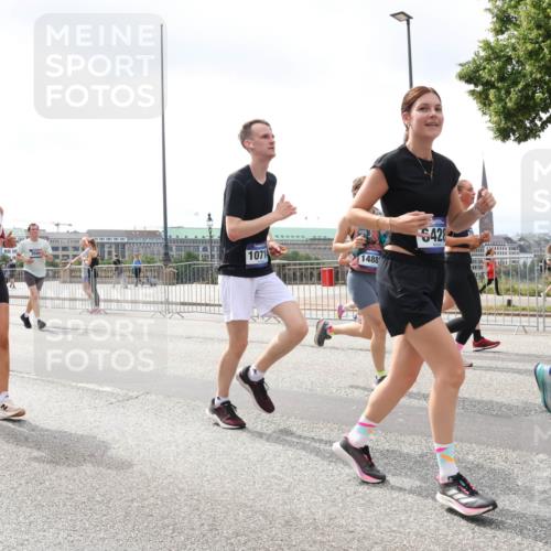 29.06.2025 - hella hamburg halbmarathon Lena Gebhardt http://msf.ph/oto/8373172 29.06.2025 10:39:51 Lombardsbrücke 2976, 304, 1071, 1488, 6428, 1058, 1076, 1291, 1586, 1691, 1899, 2254, 2313, 2578, 2866, 2888, 2976, 3046, 3353, 3882, 3883, 3884, 4173, 4298, 4471, 4609, 4752, 4855, 5045, 5229, 5654, 5701, 5877, 5901, 6097, 6321, 6427, 6428, 6548, 6698, 6719, 6726, 6739, 6748, 6750, 6890, 7045, 7053, 7125, 7199, 7429, 7455, 7456, 7684, 8107, 8612, 8995, 9569, 9698, 9747, 9777, 10441, 10512 meine-sportfotos.de