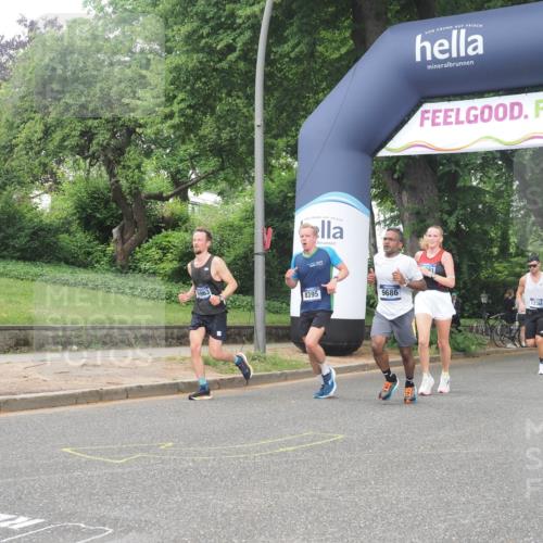 29.06.2025 - hella hamburg halbmarathon KatJ http://msf.ph/oto/8373202 29.06.2025 10:23:55 Zwischen KM18-KM19 1002, 1644, 8395 meine-sportfotos.de