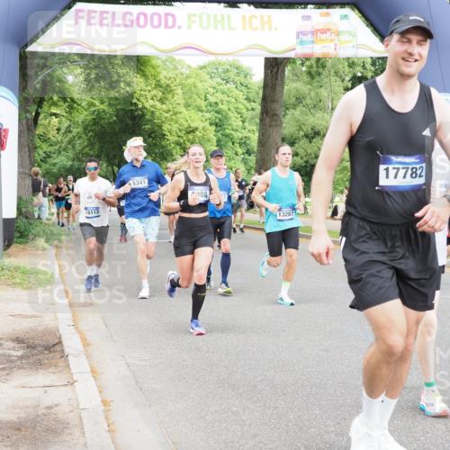 29.06.2025 - hella hamburg halbmarathon MichiJ http://msf.ph/oto/8373227 29.06.2025 10:44:58 Zwischen KM18-KM19 1595, 2282, 2806, 2907, 3251, 4088, 5277, 5341, 6104, 6302, 7856, 10020, 13287, 13664, 14914, 16113, 16517, 16910, 17531, 17782, 18762 meine-sportfotos.de