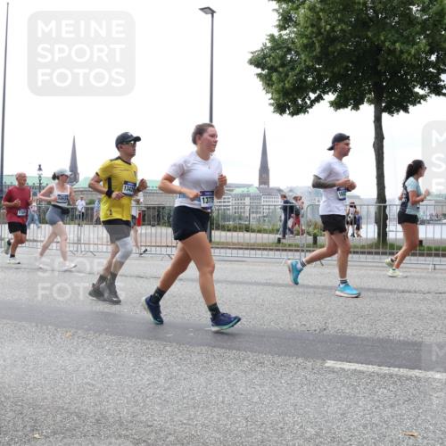 29.06.2025 - hella hamburg halbmarathon Lena Gebhardt http://msf.ph/oto/8373241 29.06.2025 10:49:02 Lombardsbrücke 1169, 10524, 13426, 1652, 13775, 1142, 1167, 1525, 1584, 2160, 2395, 2437, 2438, 2541, 2713, 2716, 2792, 2927, 3070, 3086, 3215, 3232, 3253, 4403, 4525, 4527, 4809, 5010, 5118, 5463, 5479, 5480, 5551, 6015, 6437, 6566, 6979, 6989, 7062, 7203, 7931, 7936, 7947, 7948, 8549, 8719, 8760, 9245, 9341, 9359, 9552, 9787, 10033, 10038, 10081, 10130, 10204, 10366, 10479, 10524, 10654, 10656, 10782, 10785, 11000, 11031, 11192, 11364, 11365, 13814, 13845, 16498, 16499, 16701 meine-sportfotos.de