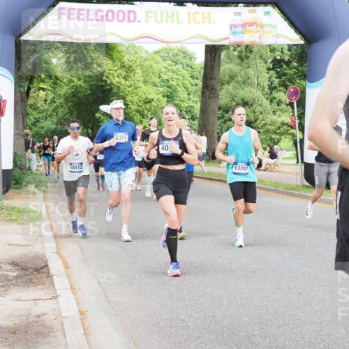 29.06.2025 - hella hamburg halbmarathon MichiJ http://msf.ph/oto/8373260 29.06.2025 10:44:58 Zwischen KM18-KM19 1595, 2282, 2806, 2907, 3251, 4088, 5277, 5341, 6104, 6302, 7856, 10020, 13287, 13664, 14914, 16113, 16517, 16910, 17531, 17782, 18762 meine-sportfotos.de