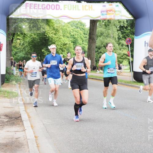 29.06.2025 - hella hamburg halbmarathon MichiJ http://msf.ph/oto/8373271 29.06.2025 10:44:58 Zwischen KM18-KM19 1595, 2282, 2806, 2907, 3251, 4088, 5277, 5341, 6104, 6302, 7856, 10020, 13287, 13664, 14914, 16113, 16517, 16910, 17531, 17782, 18762 meine-sportfotos.de
