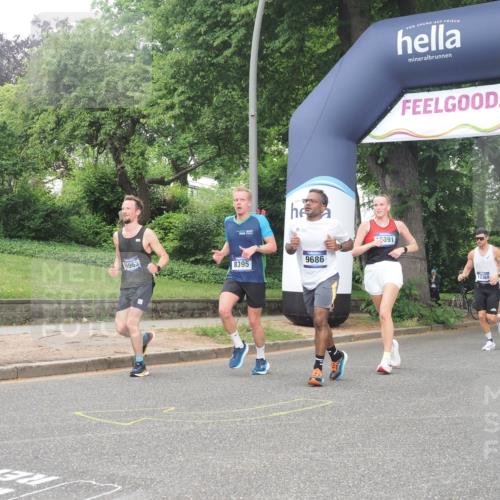 29.06.2025 - hella hamburg halbmarathon KatJ http://msf.ph/oto/8373298 29.06.2025 10:23:56 Zwischen KM18-KM19 1002, 1644, 8395 meine-sportfotos.de
