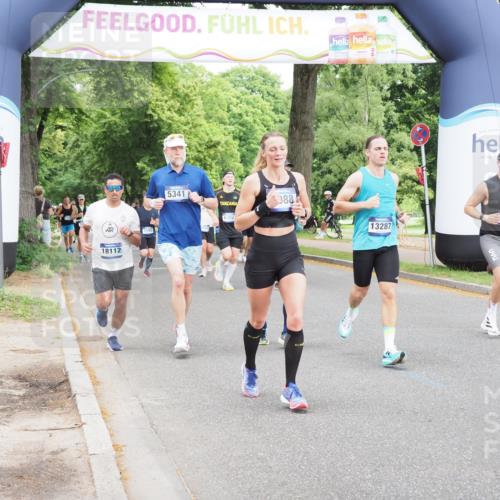 29.06.2025 - hella hamburg halbmarathon MichiJ http://msf.ph/oto/8373299 29.06.2025 10:44:58 Zwischen KM18-KM19 1595, 2282, 2806, 2907, 3251, 4088, 5277, 5341, 6104, 6302, 7856, 10020, 13287, 13664, 14914, 16113, 16517, 16910, 17531, 17782, 18762 meine-sportfotos.de