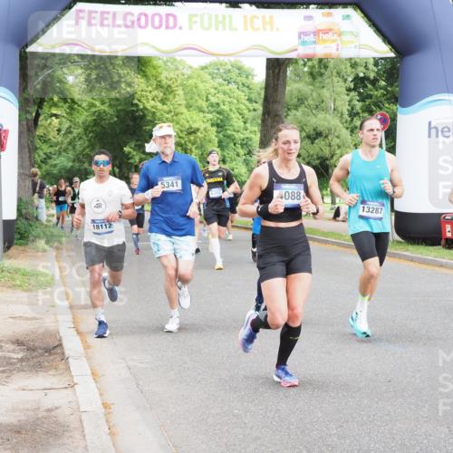 29.06.2025 - hella hamburg halbmarathon MichiJ http://msf.ph/oto/8373335 29.06.2025 10:44:58 Zwischen KM18-KM19 1595, 2282, 2806, 2907, 3251, 4088, 5277, 5341, 6104, 6302, 7856, 10020, 13287, 13664, 14914, 16113, 16517, 16910, 17531, 17782, 18762 meine-sportfotos.de