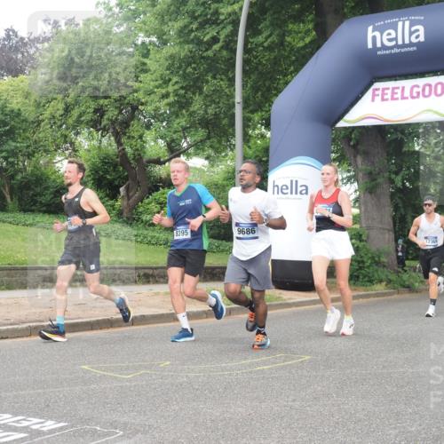 29.06.2025 - hella hamburg halbmarathon KatJ http://msf.ph/oto/8373344 29.06.2025 10:23:56 Zwischen KM18-KM19 1002, 1644, 8395 meine-sportfotos.de