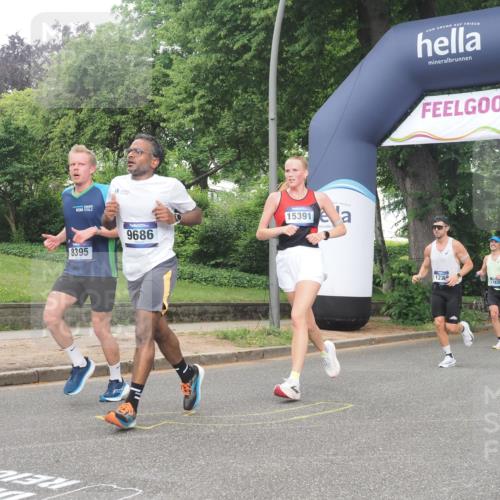 29.06.2025 - hella hamburg halbmarathon KatJ http://msf.ph/oto/8373390 29.06.2025 10:23:56 Zwischen KM18-KM19 1002, 1644, 8395 meine-sportfotos.de