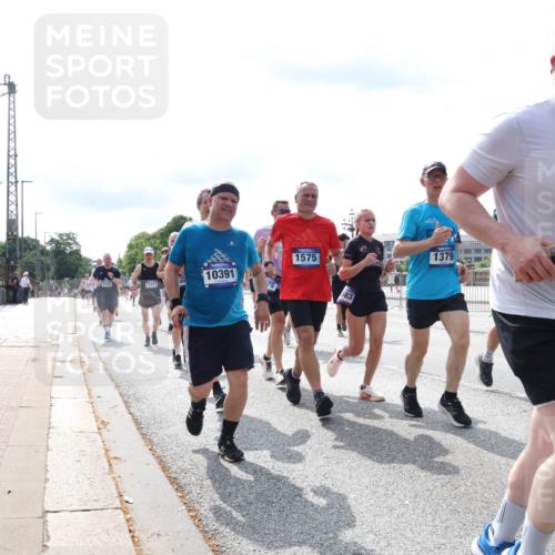 29.06.2025 - hella hamburg halbmarathon Lena Gebhardt http://msf.ph/oto/8373413 29.06.2025 10:15:03 Lombardsbrücke 11271, 10391, 1575, 683, 1379, 7439, 1071, 1296, 1379, 1524, 1575, 1728, 1745, 2046, 2140, 2281, 2601, 2690, 2990, 3025, 3154, 3454, 3507, 3509, 3513, 3650, 3691, 3834, 3844, 4495, 4641, 5191, 5271, 5608, 5800, 5981, 5986, 6181, 6248, 6317, 6935, 7195, 7439, 7452, 7881, 8055, 8147, 8237, 8239, 8256, 8275, 8522, 8563, 8609, 8755, 8854, 9113, 9173, 9556, 9663, 9709, 9847, 9911, 9975, 9997, 10391, 10589, 10610, 10717, 10963, 11271, 11598 meine-sportfotos.de
