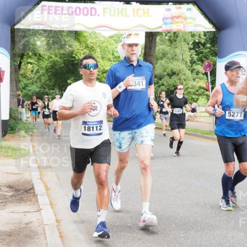 29.06.2025 - hella hamburg halbmarathon MichiJ http://msf.ph/oto/8373474 29.06.2025 10:44:59 Zwischen KM18-KM19 1595, 2282, 2907, 3251, 4088, 5277, 5341, 6104, 6281, 6302, 10020, 13287, 13664, 14914, 16910, 17531, 17782, 18068, 18112, 18762 meine-sportfotos.de