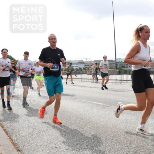 29.06.2025 - hella hamburg halbmarathon Lena Gebhardt http://msf.ph/oto/8373486 29.06.2025 10:39:52 Lombardsbrücke 16869, 2570, 18944, 5045, 7429, 1058, 1076, 1291, 1586, 1691, 1899, 2254, 2313, 2578, 2866, 2888, 2976, 3046, 3353, 3882, 3883, 3884, 4173, 4298, 4471, 4609, 4752, 4855, 5045, 5229, 5654, 5701, 5877, 5901, 6097, 6321, 6427, 6428, 6548, 6698, 6719, 6726, 6739, 6748, 6750, 6890, 7045, 7053, 7125, 7199, 7429, 7455, 7456, 7684, 8107, 8612, 8995, 9569, 9698, 9747, 9777, 10441, 10512 meine-sportfotos.de