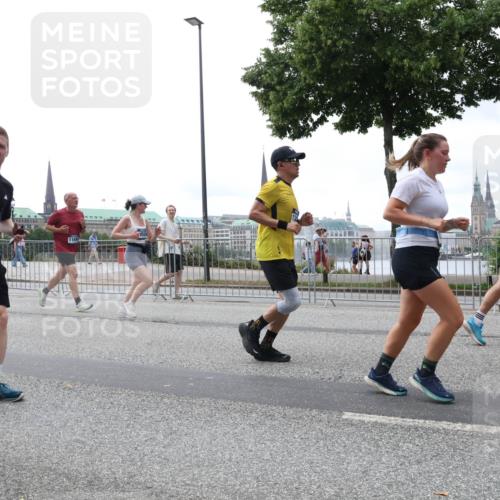 29.06.2025 - hella hamburg halbmarathon Lena Gebhardt http://msf.ph/oto/8373496 29.06.2025 10:49:03 Lombardsbrücke 11000, 11690, 0524, 1142, 1167, 1525, 1584, 2067, 2160, 2395, 2437, 2438, 2541, 2713, 2716, 2792, 2927, 3070, 3086, 3215, 3232, 3253, 4403, 4525, 4527, 4809, 5010, 5118, 5463, 5479, 5480, 5551, 6015, 6437, 6566, 6979, 6989, 7062, 7203, 7931, 7936, 7947, 7948, 8549, 8719, 8760, 9245, 9341, 9359, 9552, 10033, 10038, 10081, 10130, 10204, 10366, 10479, 10524, 10654, 10656, 10782, 10785, 11000, 11031, 11192, 11364, 11365, 13845, 16498, 16499, 16701 meine-sportfotos.de