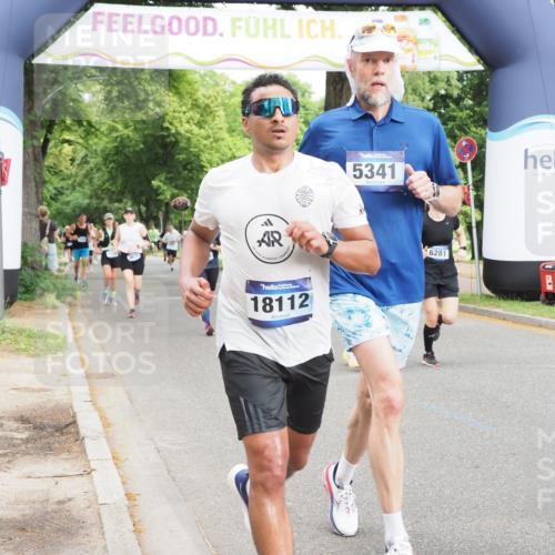 29.06.2025 - hella hamburg halbmarathon MichiJ http://msf.ph/oto/8373541 29.06.2025 10:45:00 Zwischen KM18-KM19 1595, 2907, 3251, 4088, 5277, 5341, 6104, 6281, 6302, 10020, 13287, 13664, 14914, 16910, 17531, 17782, 18068, 18112, 18762 meine-sportfotos.de