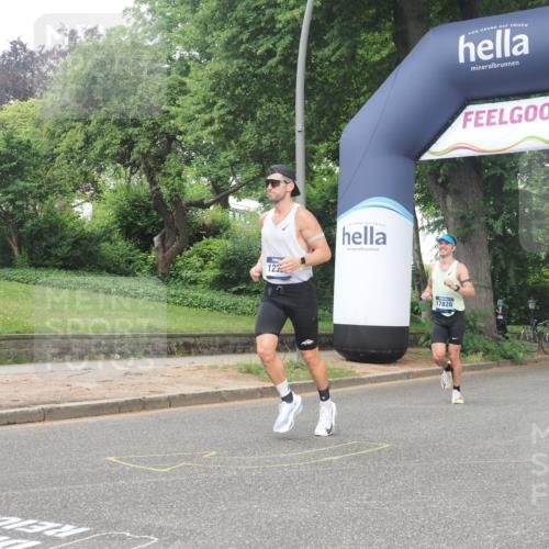 29.06.2025 - hella hamburg halbmarathon KatJ http://msf.ph/oto/8373609 29.06.2025 10:23:58 Zwischen KM18-KM19 1002, 1644, 8395 meine-sportfotos.de