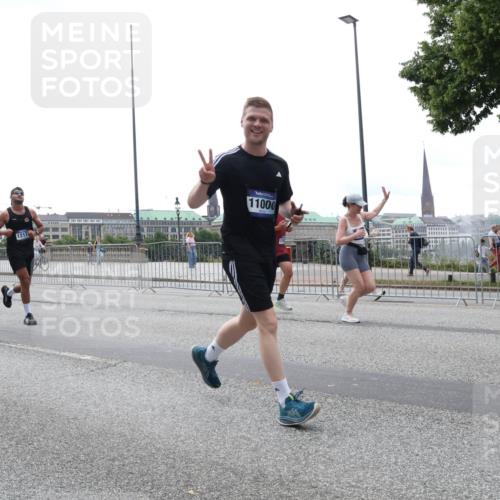 29.06.2025 - hella hamburg halbmarathon Lena Gebhardt http://msf.ph/oto/8373629 29.06.2025 10:49:03 Lombardsbrücke 623, 12172, 134, 11000, 1142, 1167, 1525, 1584, 2067, 2160, 2395, 2437, 2438, 2541, 2713, 2716, 2792, 2927, 3070, 3086, 3215, 3232, 3253, 4403, 4525, 4527, 4809, 5010, 5118, 5463, 5479, 5480, 5551, 6015, 6437, 6566, 6979, 6989, 7062, 7203, 7931, 7936, 7947, 7948, 8549, 8719, 8760, 9245, 9341, 9359, 9552, 10033, 10038, 10081, 10130, 10204, 10366, 10479, 10524, 10654, 10656, 10782, 10785, 11000, 11031, 11192, 11364, 11365, 13845, 16498, 16499, 16701 meine-sportfotos.de