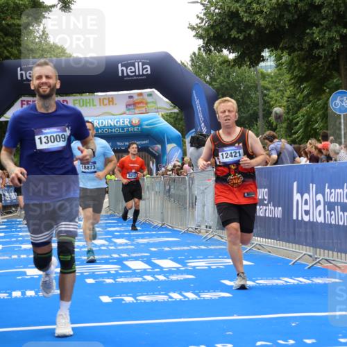 29.06.2025 - hella hamburg halbmarathon Strokosch-Dieckow http://msf.ph/oto/8373656 29.06.2025 10:48:51 Ziel 1094, 1381, 1452, 1884, 1892, 2260, 3213, 3985, 7067, 8889, 9482, 9661, 11519, 12421, 12533, 12534, 13009, 13183, 13976, 15309, 16653, 17007, 18873 meine-sportfotos.de