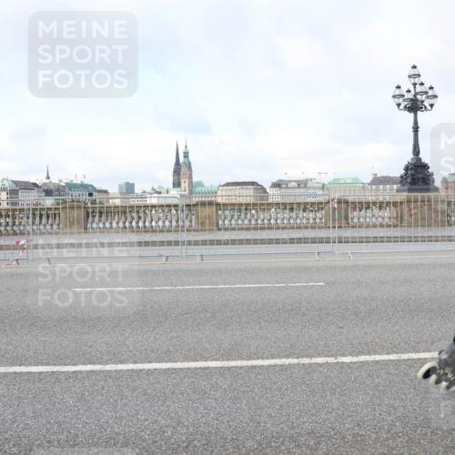 29.06.2025 - hella hamburg halbmarathon Lena Gebhardt http://msf.ph/oto/8373657 29.06.2025 08:50:46 Lombardsbrücke  meine-sportfotos.de