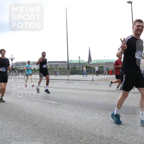 29.06.2025 - hella hamburg halbmarathon Lena Gebhardt http://msf.ph/oto/8373702 29.06.2025 10:49:03 Lombardsbrücke 10081, 14623, 12173, 1100, 1142, 1167, 1525, 1584, 2067, 2160, 2395, 2437, 2438, 2541, 2713, 2716, 2792, 2927, 3070, 3086, 3215, 3232, 3253, 4403, 4525, 4527, 4809, 5010, 5118, 5463, 5479, 5480, 5551, 6015, 6437, 6566, 6979, 6989, 7062, 7203, 7931, 7936, 7947, 7948, 8549, 8719, 8760, 9245, 9341, 9359, 9552, 10033, 10038, 10081, 10130, 10204, 10366, 10479, 10524, 10654, 10656, 10782, 10785, 11000, 11031, 11192, 11364, 11365, 13845, 16498, 16499, 16701 meine-sportfotos.de