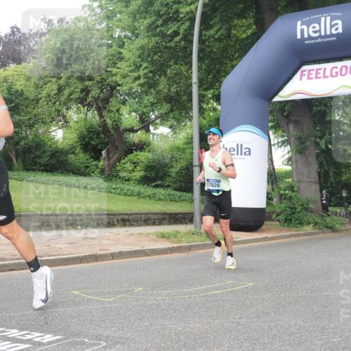 29.06.2025 - hella hamburg halbmarathon KatJ http://msf.ph/oto/8373708 29.06.2025 10:23:58 Zwischen KM18-KM19 1002, 1644, 8395 meine-sportfotos.de