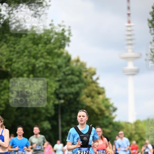 29.06.2025 - hella hamburg halbmarathon Dr. Thomas Lammeyer http://msf.ph/oto/8373731 29.06.2025 10:42:18 Kennedybrücke 1394, 1475, 1578, 1901, 1985, 2124, 3010, 3246, 3286, 3633, 3635, 3636, 3880, 4414, 4921, 5139, 5790, 5875, 6697, 7148, 7244, 7629, 8539, 8696, 9391, 9524, 9894, 10025, 10146, 10506, 11087, 11152, 11164 meine-sportfotos.de