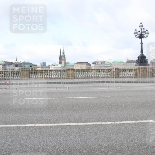 29.06.2025 - hella hamburg halbmarathon Lena Gebhardt http://msf.ph/oto/8373864 29.06.2025 08:50:47 Lombardsbrücke  meine-sportfotos.de