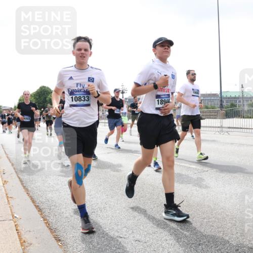 29.06.2025 - hella hamburg halbmarathon Lena Gebhardt http://msf.ph/oto/8373883 29.06.2025 10:39:53 Lombardsbrücke 6869, 10833, 1044, 4752, 18944, 10666, 30, 1058, 1076, 1291, 1586, 1691, 1899, 2019, 2254, 2313, 2578, 2866, 2888, 2976, 3046, 3882, 3883, 3884, 4173, 4298, 4471, 4609, 4752, 5045, 5229, 5263, 5654, 5701, 5877, 5901, 6097, 6321, 6427, 6428, 6548, 6698, 6719, 6726, 6739, 6748, 6750, 6890, 7045, 7053, 7125, 7199, 7429, 7455, 7456, 7684, 8107, 8612, 8995, 9569, 9698, 9747, 9777, 10441, 10512 meine-sportfotos.de