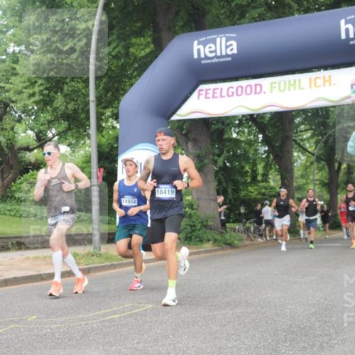 29.06.2025 - hella hamburg halbmarathon KatJ http://msf.ph/oto/8373886 29.06.2025 10:24:05 Zwischen KM18-KM19 7867 meine-sportfotos.de
