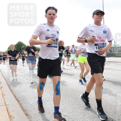 29.06.2025 - hella hamburg halbmarathon Lena Gebhardt http://msf.ph/oto/8373923 29.06.2025 10:39:53 Lombardsbrücke 16869, 2578, 33, 10441, 1663, 11664, 7429, 1894, 1058, 1076, 1291, 1586, 1691, 1899, 2019, 2254, 2313, 2578, 2866, 2888, 2976, 3046, 3882, 3883, 3884, 4173, 4298, 4471, 4609, 4752, 5045, 5229, 5263, 5654, 5701, 5877, 5901, 6097, 6321, 6427, 6428, 6548, 6698, 6719, 6726, 6739, 6748, 6750, 6890, 7045, 7053, 7125, 7199, 7429, 7455, 7456, 7684, 8107, 8612, 8995, 9569, 9698, 9747, 9777, 10441, 10512 meine-sportfotos.de