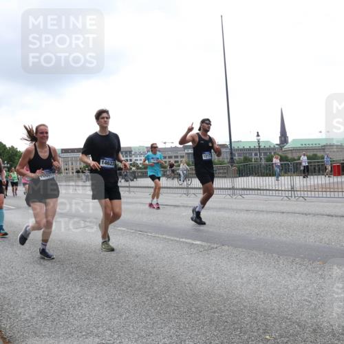 29.06.2025 - hella hamburg halbmarathon Lena Gebhardt http://msf.ph/oto/8373944 29.06.2025 10:49:04 Lombardsbrücke 14623, 1217, 1515, 6437, 10081, 1169, 1167, 1525, 1584, 2067, 2160, 2395, 2437, 2438, 2527, 2541, 2713, 2716, 2792, 2927, 3070, 3086, 3215, 3232, 3253, 4403, 4525, 4527, 4589, 4809, 5010, 5118, 5463, 5479, 5480, 5551, 6015, 6437, 6566, 6979, 6989, 7062, 7203, 7931, 7936, 7947, 7948, 8549, 8719, 8760, 9245, 9341, 9359, 9552, 10033, 10038, 10081, 10130, 10204, 10366, 10479, 10524, 10654, 10656, 10782, 10785, 11000, 11031, 11192, 11364, 11365, 13845, 16701 meine-sportfotos.de