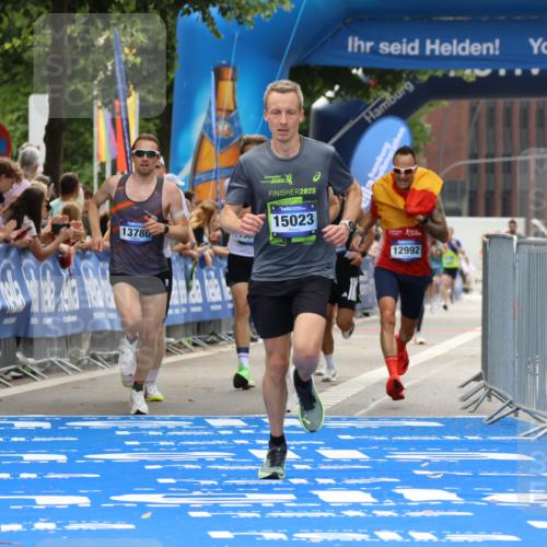 29.06.2025 - hella hamburg halbmarathon Strokosch-Dieckow http://msf.ph/oto/8373957 29.06.2025 10:26:53 Ziel 5344, 9079, 12641, 12992, 13780, 13956, 15023, 15671, 19050 meine-sportfotos.de