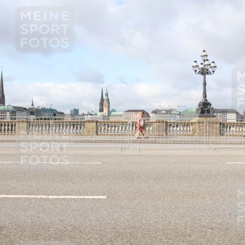 29.06.2025 - hella hamburg halbmarathon Lena Gebhardt http://msf.ph/oto/8373984 29.06.2025 08:51:13 Lombardsbrücke  meine-sportfotos.de