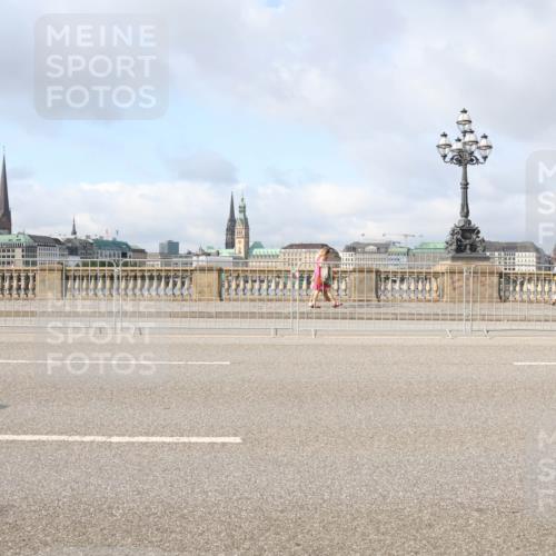 29.06.2025 - hella hamburg halbmarathon Lena Gebhardt http://msf.ph/oto/8374016 29.06.2025 08:51:14 Lombardsbrücke  meine-sportfotos.de