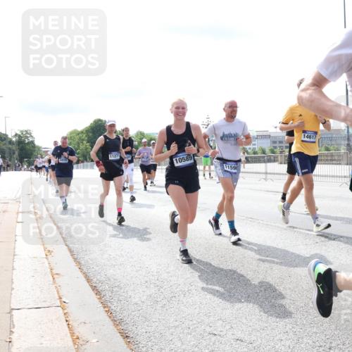 29.06.2025 - hella hamburg halbmarathon Lena Gebhardt http://msf.ph/oto/8374027 29.06.2025 10:15:04 Lombardsbrücke 11271, 1745, 10589, 14617, 11598, 3844, 1071, 1296, 1379, 1524, 1575, 1728, 1745, 2046, 2140, 2281, 2601, 2690, 3025, 3154, 3454, 3507, 3509, 3513, 3650, 3691, 3844, 4495, 4641, 5191, 5271, 5608, 5800, 5981, 5986, 6181, 6248, 6317, 6935, 7195, 7439, 7452, 7881, 8055, 8237, 8239, 8256, 8275, 8522, 8563, 8609, 8755, 8854, 9113, 9173, 9556, 9663, 9709, 9847, 9911, 9975, 9997, 10391, 10589, 10610, 10717, 10963, 11271, 11598 meine-sportfotos.de