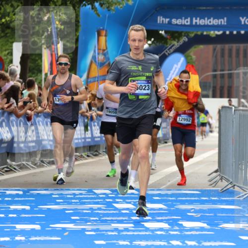 29.06.2025 - hella hamburg halbmarathon Strokosch-Dieckow http://msf.ph/oto/8374037 29.06.2025 10:26:53 Ziel 5344, 9079, 12641, 12992, 13780, 13956, 15023, 15671, 19050 meine-sportfotos.de
