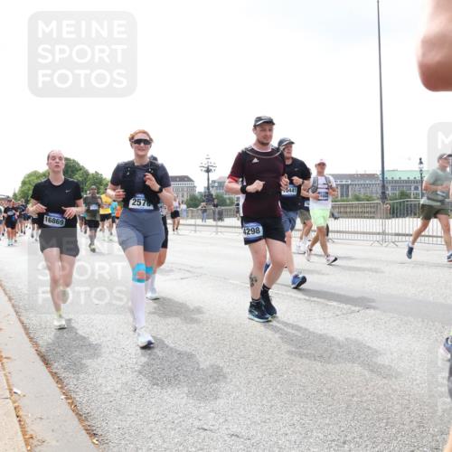 29.06.2025 - hella hamburg halbmarathon Lena Gebhardt http://msf.ph/oto/8374077 29.06.2025 10:39:54 Lombardsbrücke 16869, 2578, 4298, 0441, 1664, 1058, 1076, 1291, 1586, 1691, 1899, 2019, 2254, 2313, 2578, 2866, 2888, 2976, 3046, 3515, 3607, 3882, 3883, 3884, 4173, 4298, 4471, 4609, 4752, 5045, 5229, 5263, 5654, 5701, 5877, 5901, 6097, 6321, 6427, 6428, 6548, 6698, 6719, 6726, 6739, 6748, 6750, 6890, 6920, 7045, 7053, 7125, 7199, 7429, 7455, 7456, 7684, 8107, 8612, 8995, 9569, 9698, 9747, 9777, 10441, 10512 meine-sportfotos.de