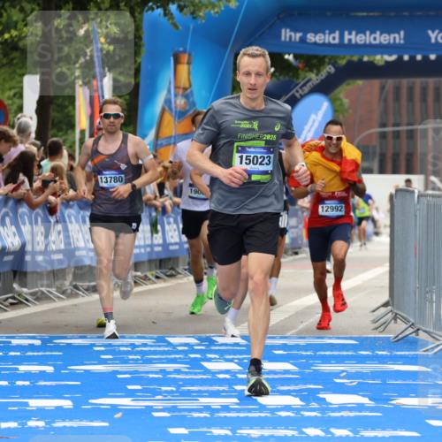 29.06.2025 - hella hamburg halbmarathon Strokosch-Dieckow http://msf.ph/oto/8374082 29.06.2025 10:26:53 Ziel 5344, 9079, 12641, 12992, 13780, 13956, 15023, 15671, 19050 meine-sportfotos.de
