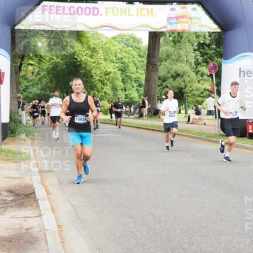 29.06.2025 - hella hamburg halbmarathon MichiJ http://msf.ph/oto/8374139 29.06.2025 10:45:07 Zwischen KM18-KM19 2606, 6281, 9835, 10212, 10896, 12735, 13694, 15824, 17455, 18068, 18112, 18492, 18682 meine-sportfotos.de