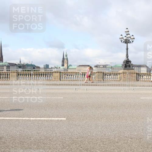 29.06.2025 - hella hamburg halbmarathon Lena Gebhardt http://msf.ph/oto/8374142 29.06.2025 08:51:14 Lombardsbrücke  meine-sportfotos.de