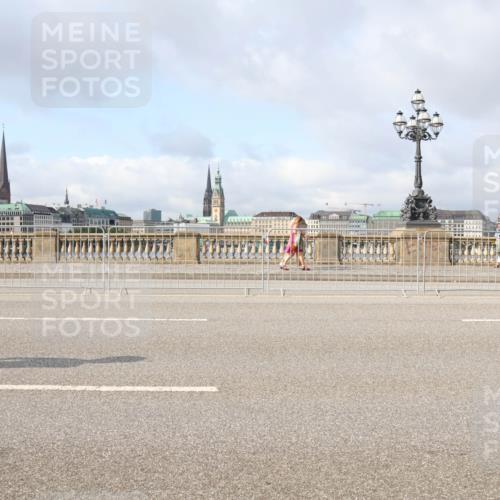 29.06.2025 - hella hamburg halbmarathon Lena Gebhardt http://msf.ph/oto/8374241 29.06.2025 08:51:14 Lombardsbrücke  meine-sportfotos.de