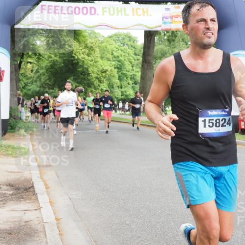 29.06.2025 - hella hamburg halbmarathon MichiJ http://msf.ph/oto/8374255 29.06.2025 10:45:09 Zwischen KM18-KM19 2606, 9835, 10212, 10896, 12735, 13694, 15824, 17455, 18492, 18682 meine-sportfotos.de
