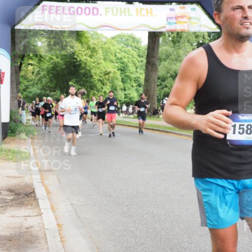 29.06.2025 - hella hamburg halbmarathon MichiJ http://msf.ph/oto/8374273 29.06.2025 10:45:09 Zwischen KM18-KM19 2606, 9835, 10212, 10896, 12735, 13694, 15824, 17455, 18492, 18682 meine-sportfotos.de