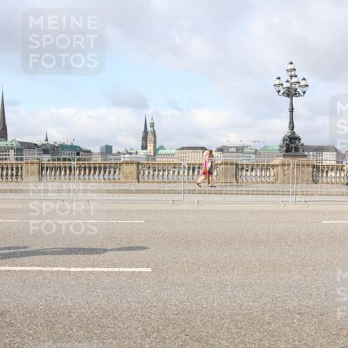 29.06.2025 - hella hamburg halbmarathon Lena Gebhardt http://msf.ph/oto/8374278 29.06.2025 08:51:14 Lombardsbrücke  meine-sportfotos.de