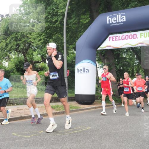 29.06.2025 - hella hamburg halbmarathon KatJ http://msf.ph/oto/8374281 29.06.2025 10:24:10 Zwischen KM18-KM19 1344, 4050, 4740, 7466, 7867 meine-sportfotos.de